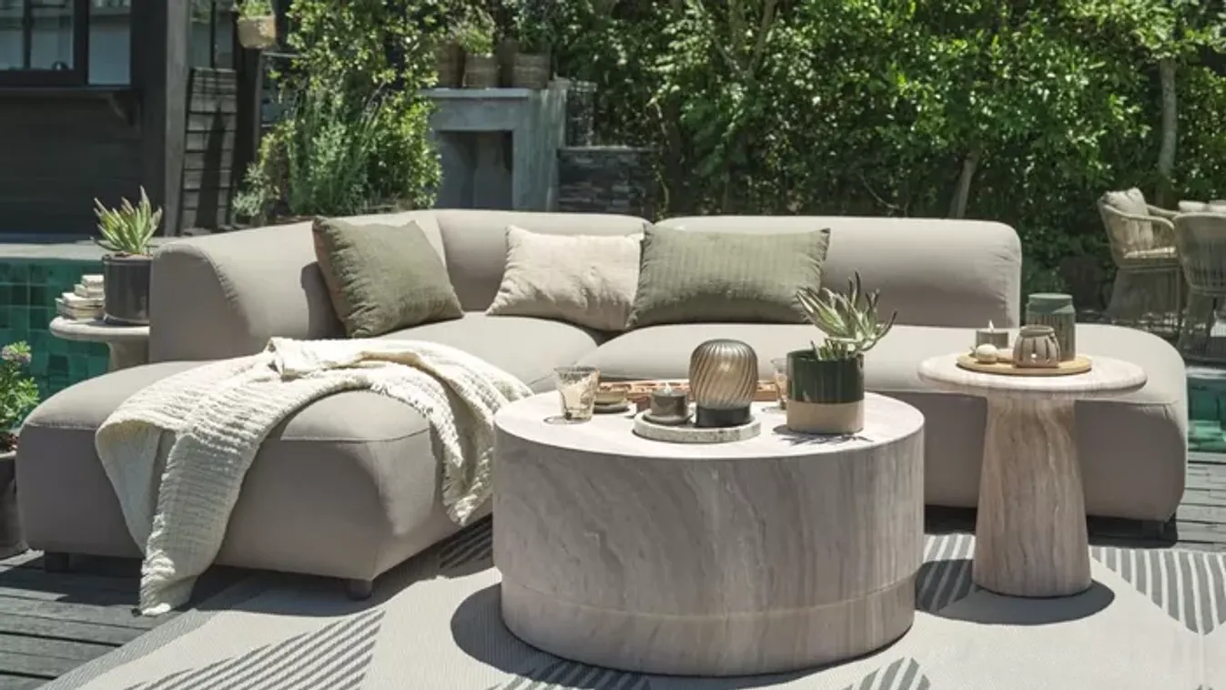 Vége a szürke egyeduralmának: mutatjuk a legújabb kertibútor-trendeket