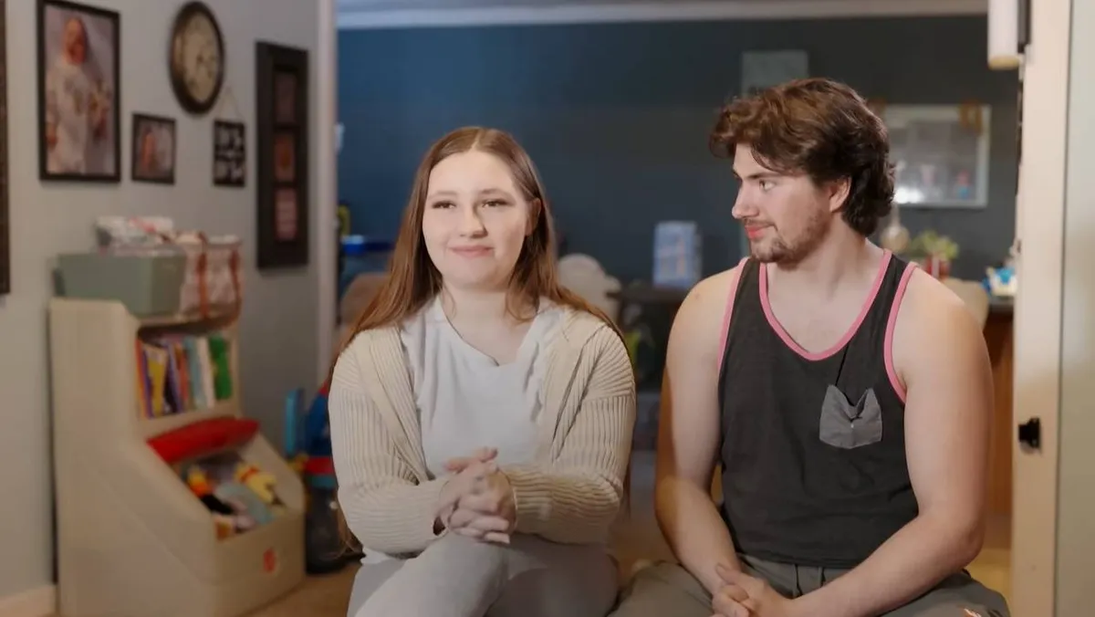 A tini mami Lia és párja, Leleand 