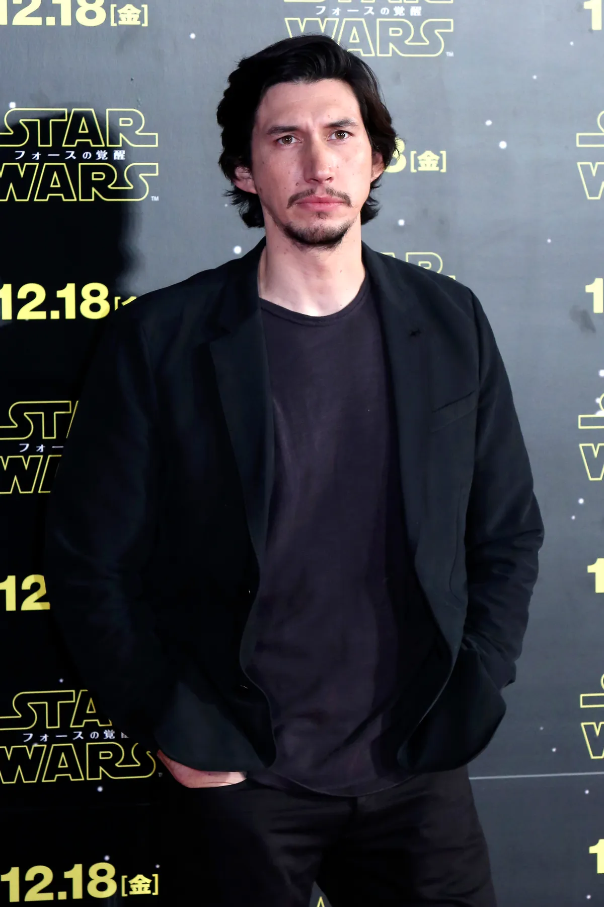 Adam Driver, aki Kylo Rent alakította, a Star Wars: Az ébredő Erő premierjén. 