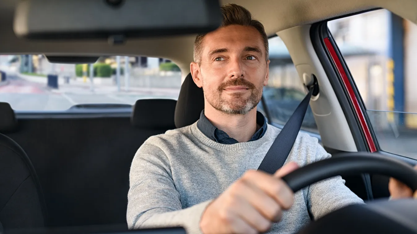 KRESZ-kvíz, körültekintően vezető férfi.