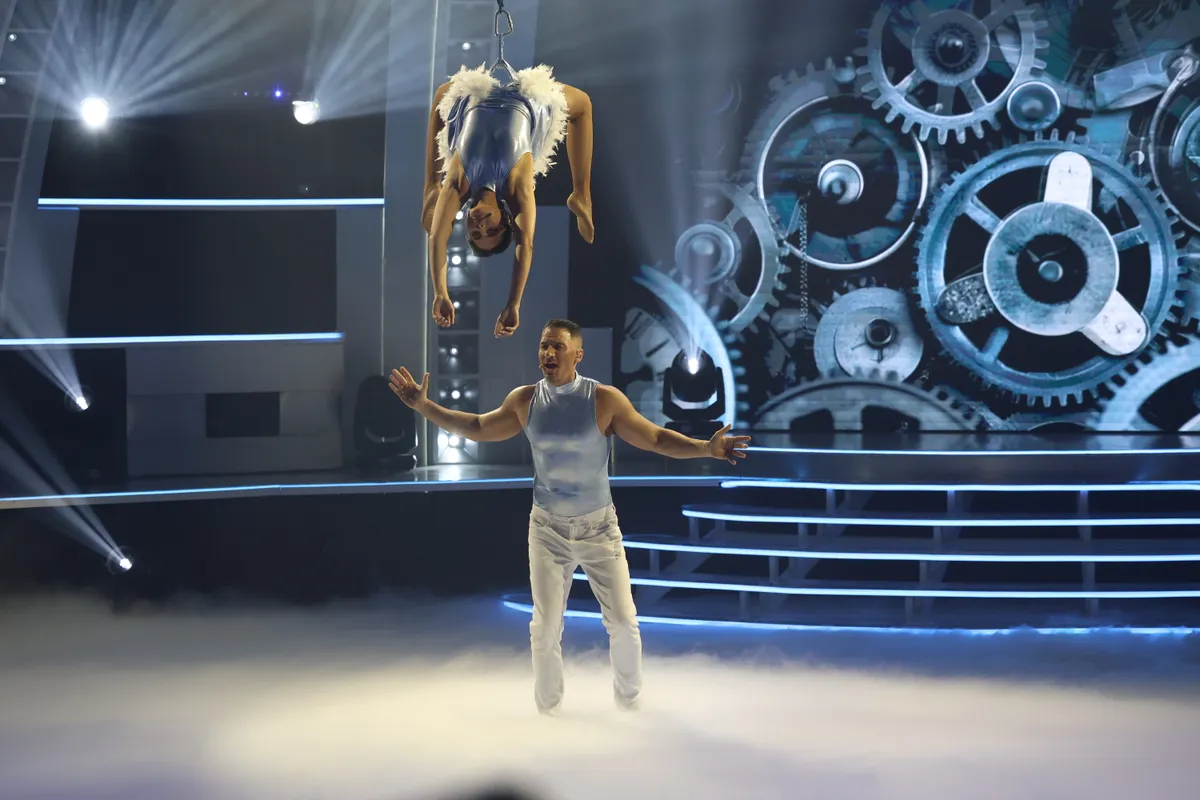 Ilyet még nem láttunk a Nagy Duett színpadán, a levegőben énekeltek