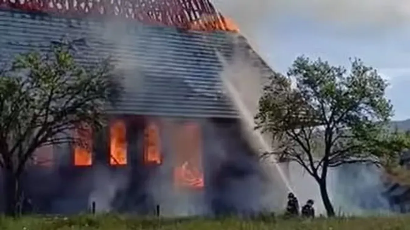 Még be sem fejezték az építését, majdnem szénné égett egy katolikus templom - Videó