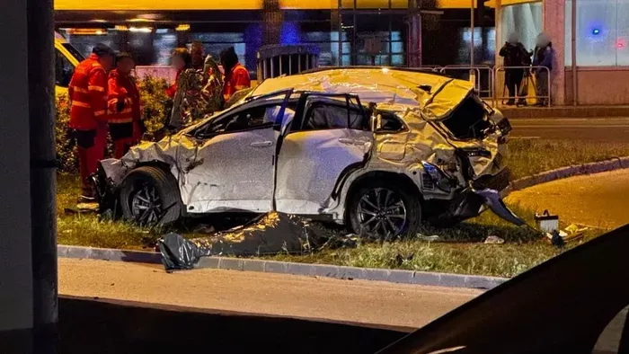 Halálos baleset a Váci úton: tömegkarambol után zuhant le a kocsi a felüljáróról, ketten meghaltak - fotókkal