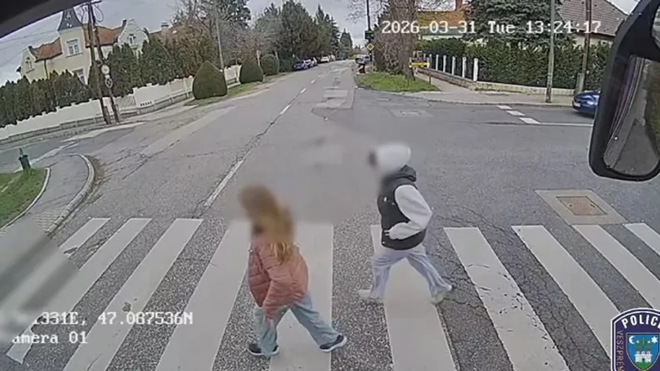 Sokkot kapott a sofőr: A semmiből ugrottak elé a fiatalok – Videó!