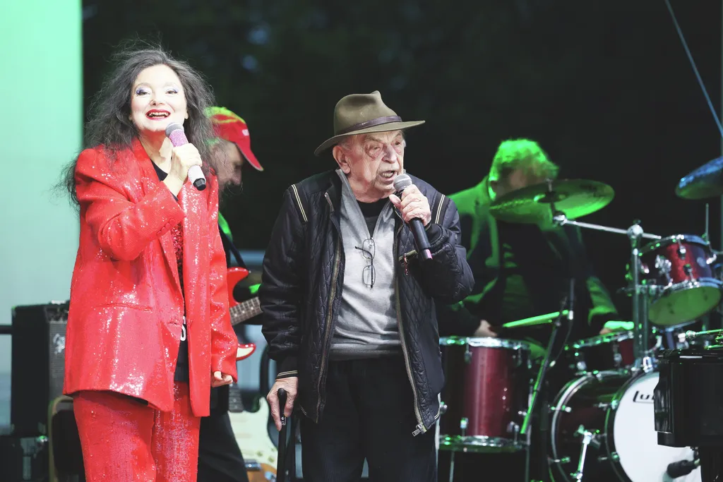 20260426 Budapest Szenes Iván tér 10.évforduló Szenes Iván emlékkoncert
a képen  dr Szenes Andrea Bodrogi Gyula
foto Tumbász Hédi