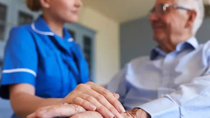 Parkinson-kór jelei: ezek az első figyelmeztető tünetek