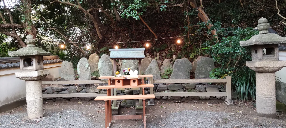 A Taira-klán harcosainak sírja az Akama-szentélyben, Japánban.