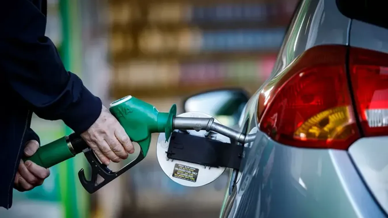 Drága volt a németeknél a húsvéti családlátogatás: 1150 forintért tankolhattak