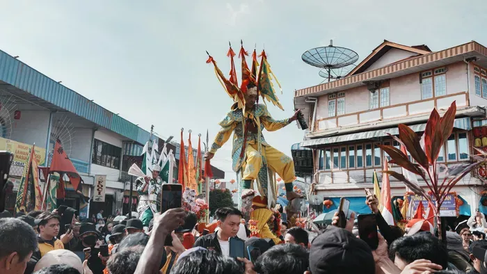 Bömbölő zene miatt vesztek oda a múzeum műtárgyai