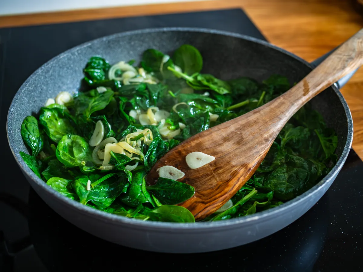 Spenót fokhagymával