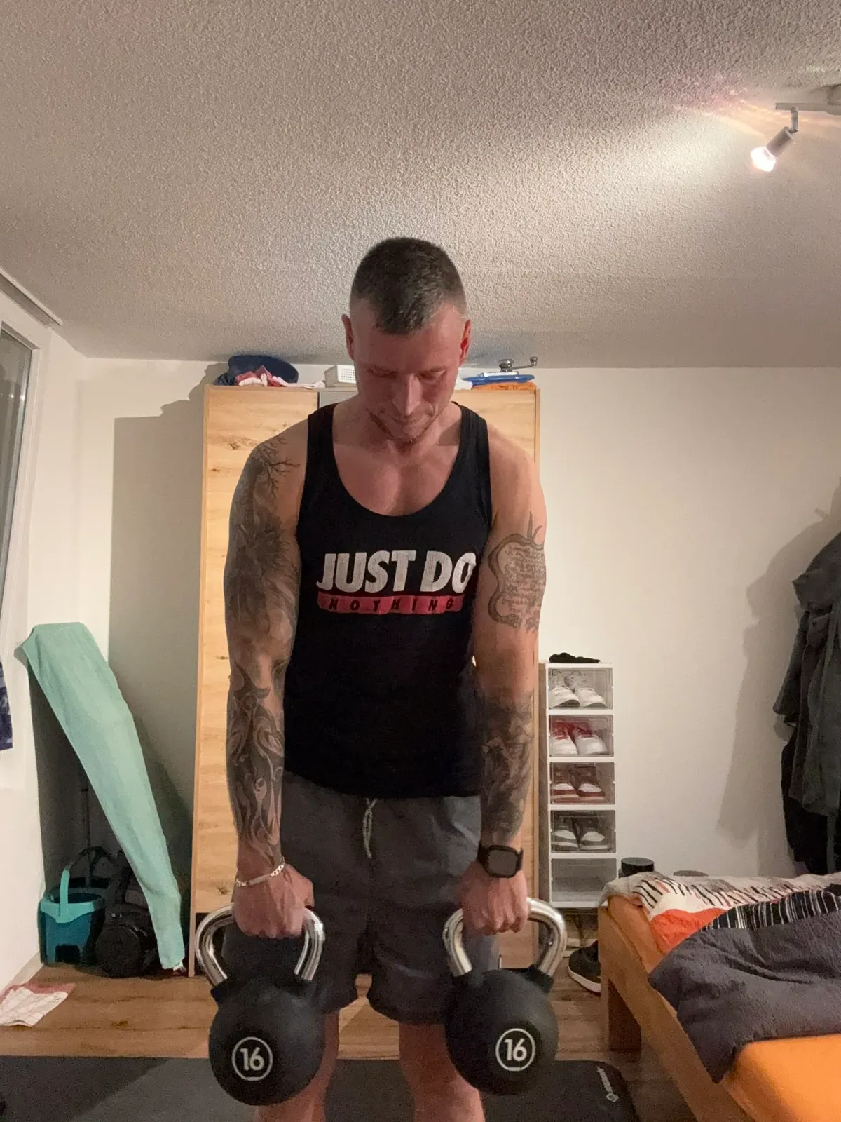 Török Balázs kettlebell edzés közben fogyás után