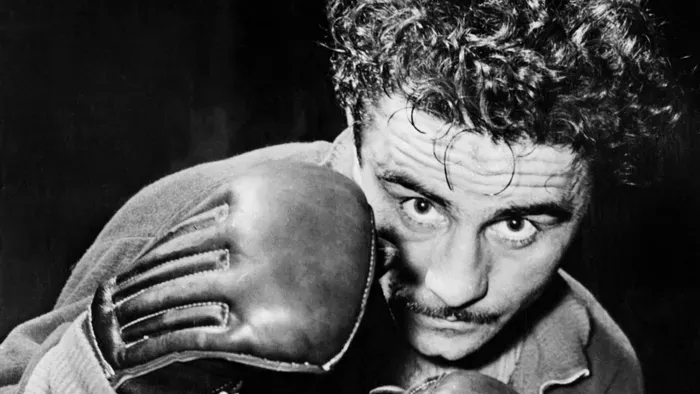 Kesztyűs kézzel bánt a halakkal Papp László