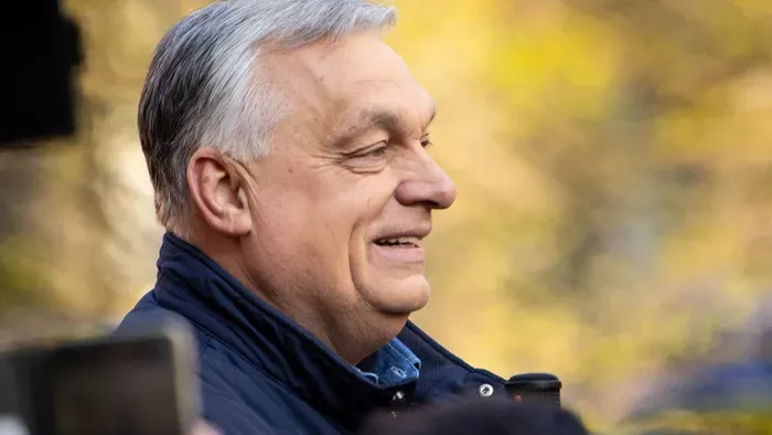 Tapsvihar fogadta Orbán Viktor beszédét Vácon