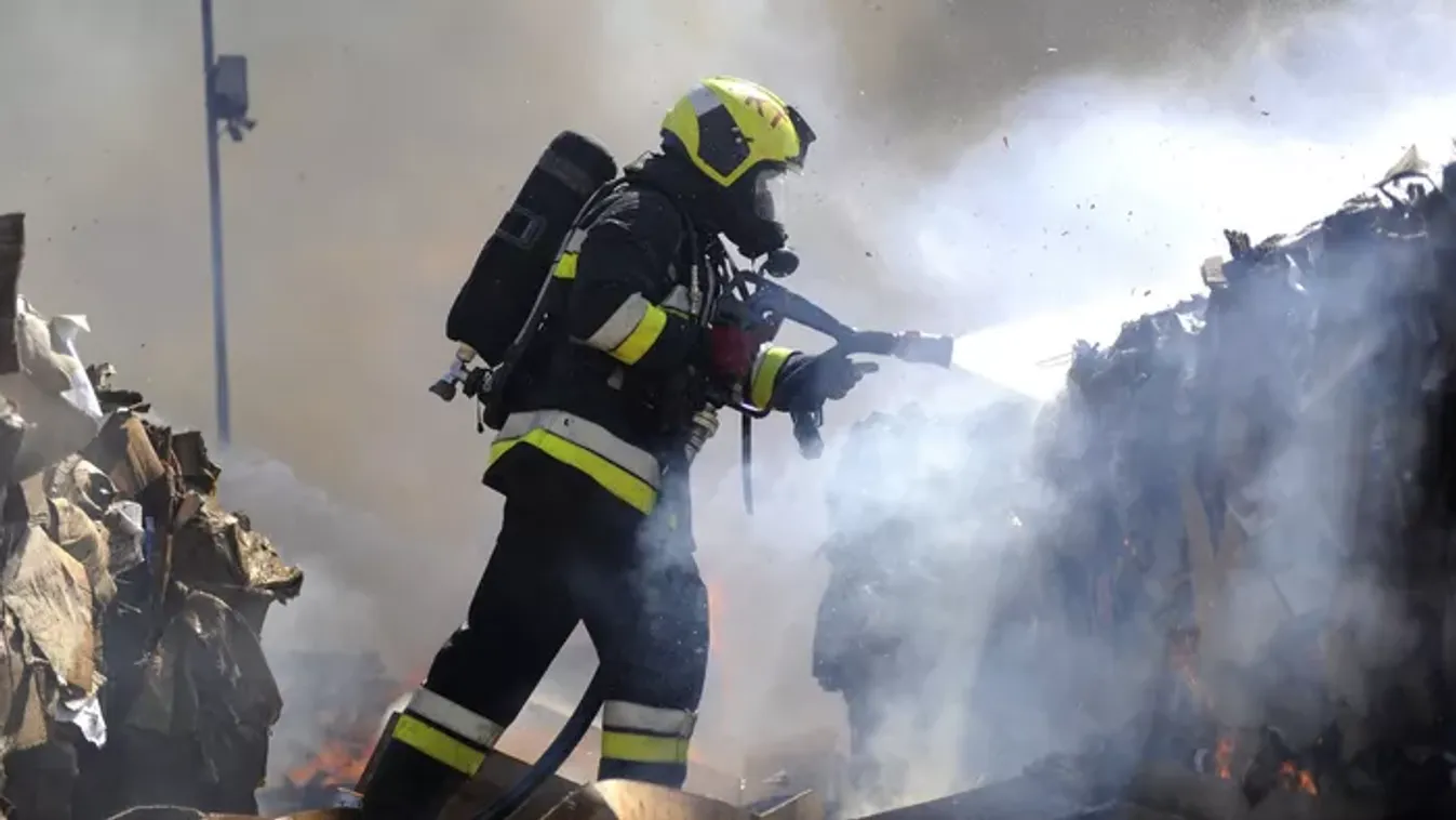Most kaptuk a hírt: hulladékfeldolgozó égett 5 ezer négyzetméteren