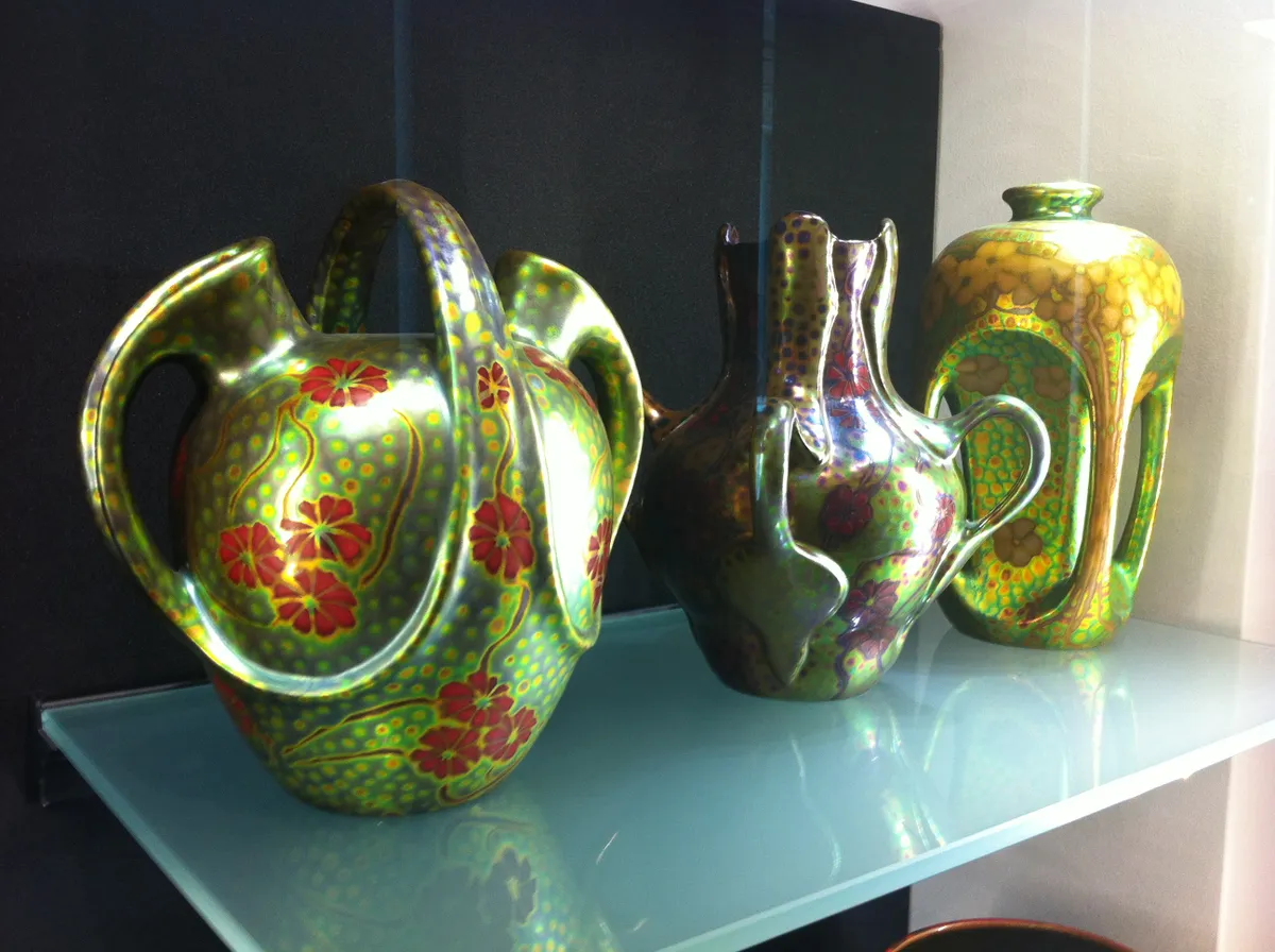 eozinmázas vázák a Gyugyi-gyűjteményben.