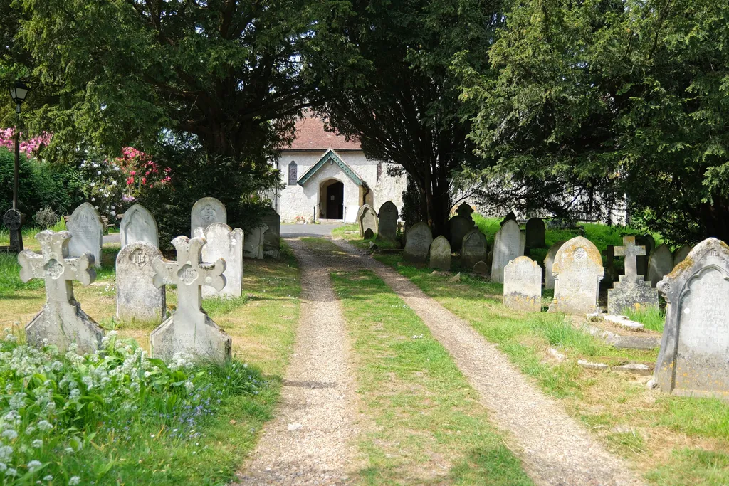 A Szent Balázs (St. Blasius) templom ódon temetője és régi sírkövei is hozzáadnak Shanklin festői hangulatához.
