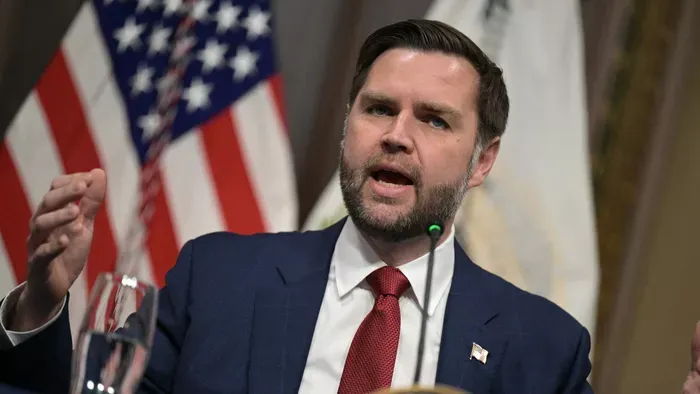 Íme az első fotók: megérkezett Magyarországra JD Vance