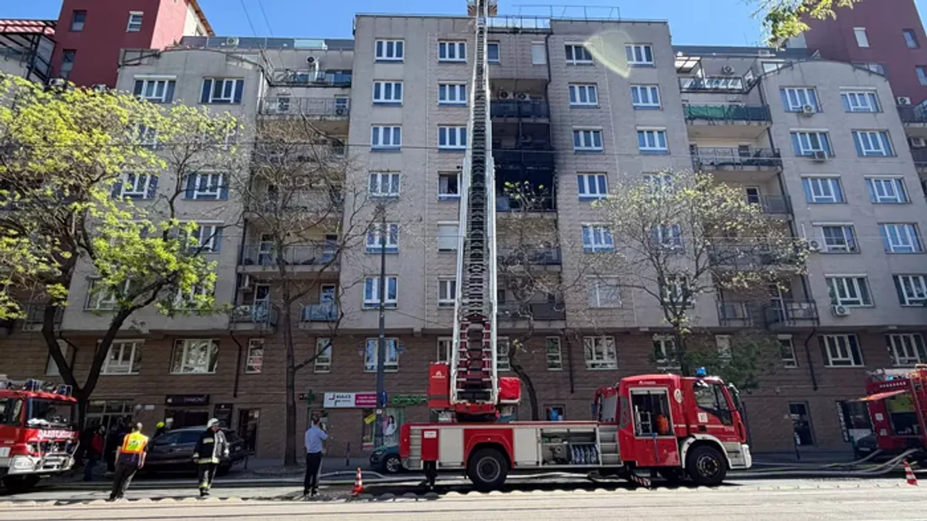 Megrázó fotók: Tombolnak a lángok egy negyedik emeleti budai lakásban