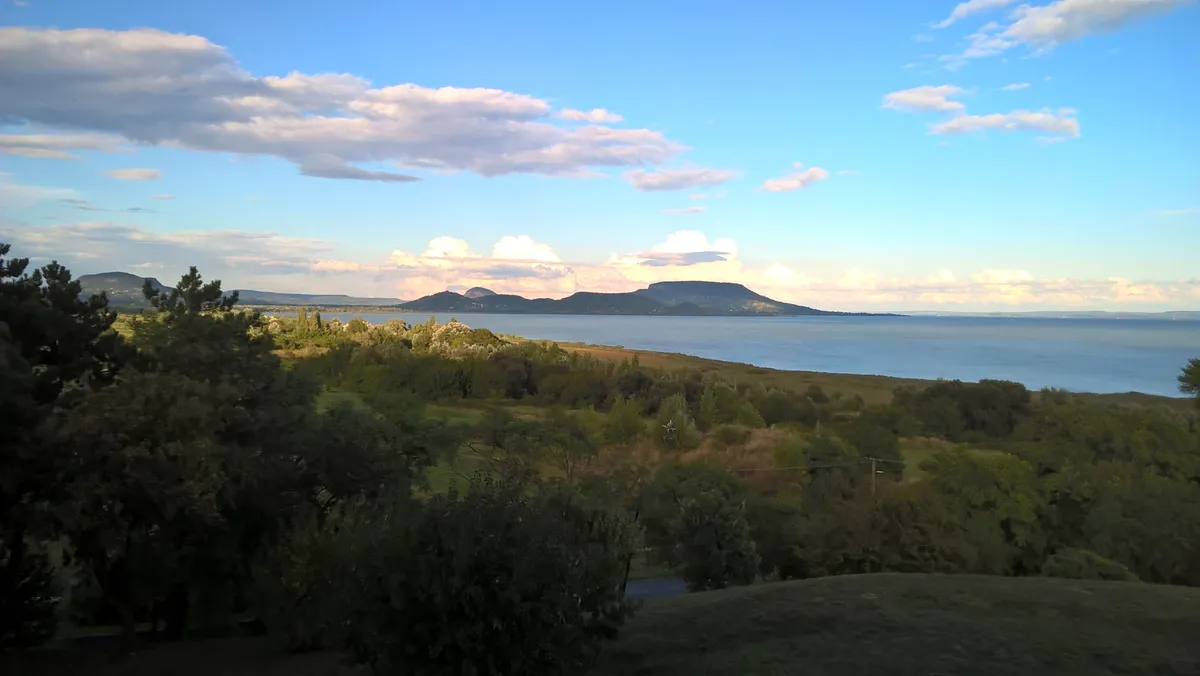 A legszebb magyar panorámák egyike a balatongyöröki Szépkilátó.