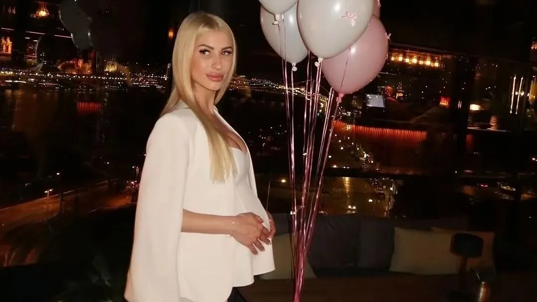 A Kőgazdag Fiatalok sztárja egyedül  fogja felnevelni kislányát.