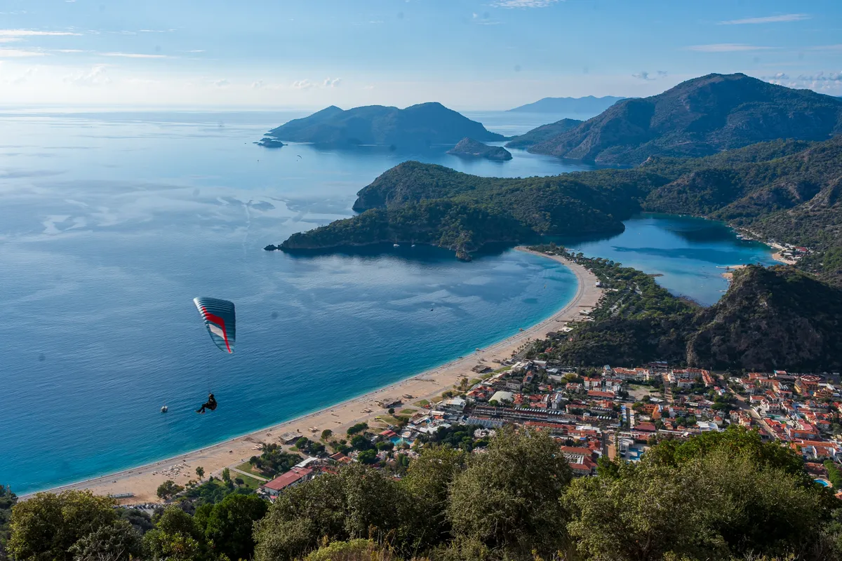 Sárkányernyős Ölüdeniz felett.