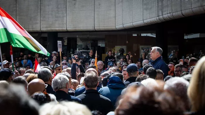 Óriási tömeg gyűlt össze Orbán Viktor miatt Salgótarjánban