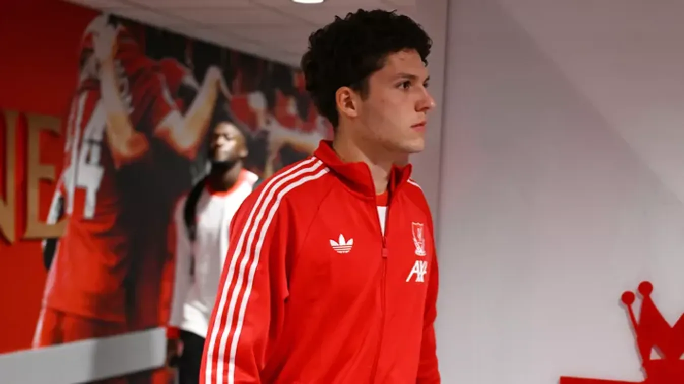 Botrány Liverpoolban, a kamera is Pécsi Árminra szegeződött