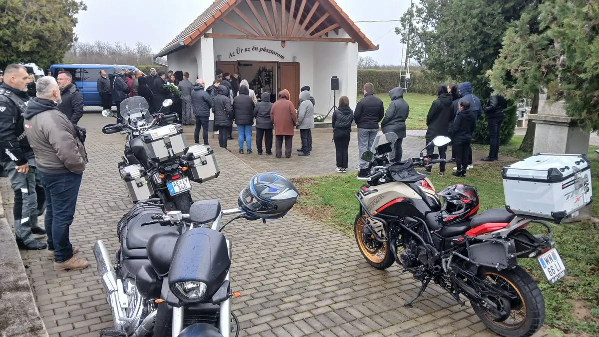 Motorosok kísérték utolsó útjára a kislányt