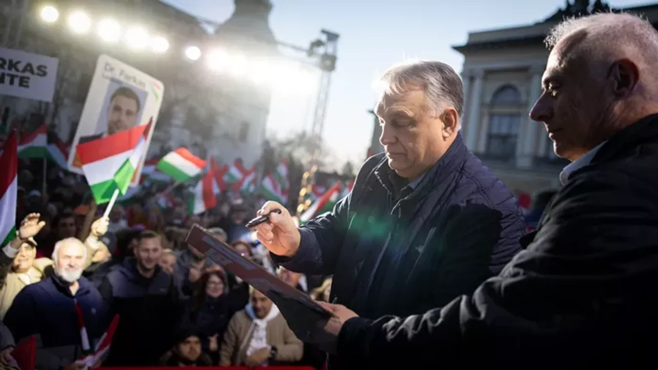 Orbán Viktor Szentesen is elemében volt, zseniálisan némította el a maroknyi Tiszás csapatot