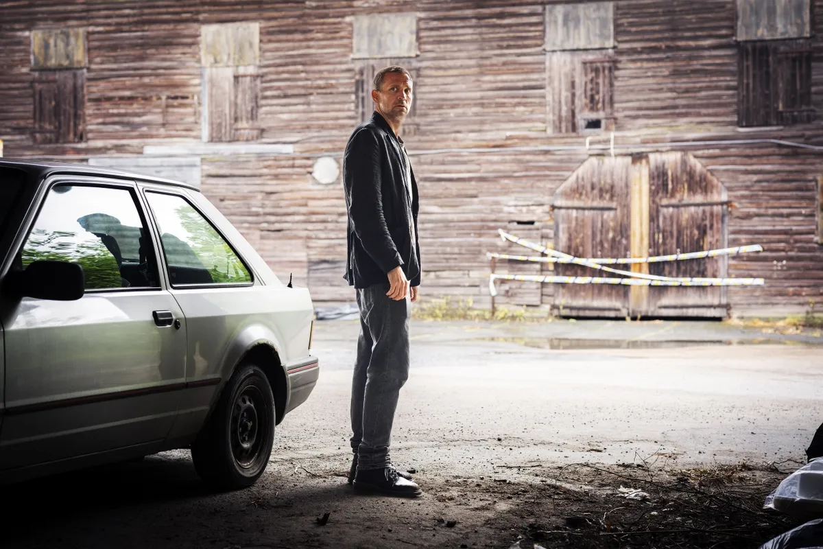 Jelenet a Harry Hole sorozatból Tobias Santelmannal a főszerepben.