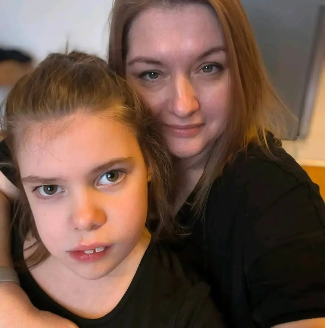 Hanna súlyos agyvérzéssel született, de túlélte