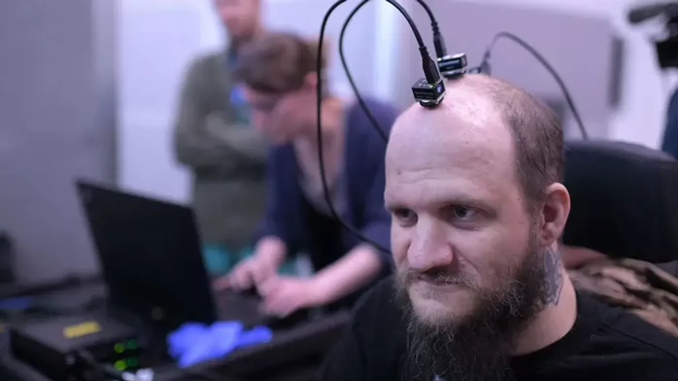 Áttörés az orvostudományban: agy-számítógép adta vissza a lebénult férfi mozgását