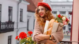 Tiltólistára velük: 5 ruhadarab, amit egy elegáns francia nő sosem viselne