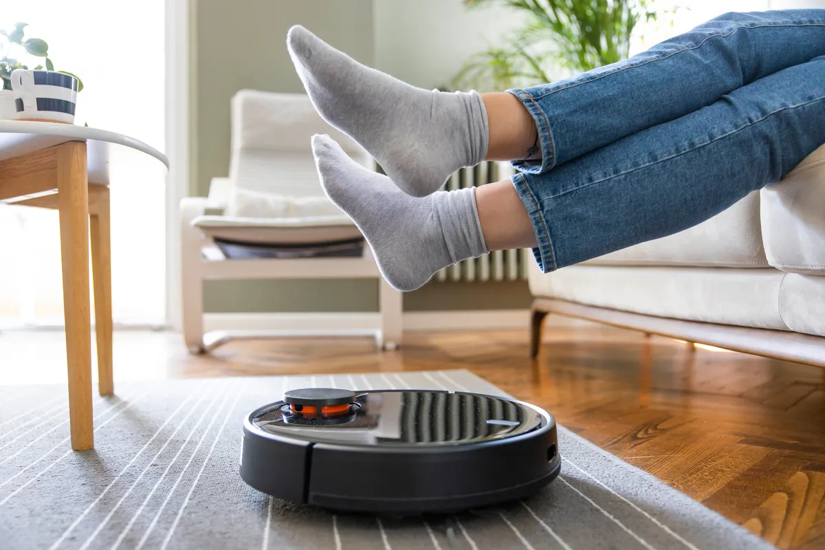 Okoseszközök használata - robotporszívózás a nappaliban