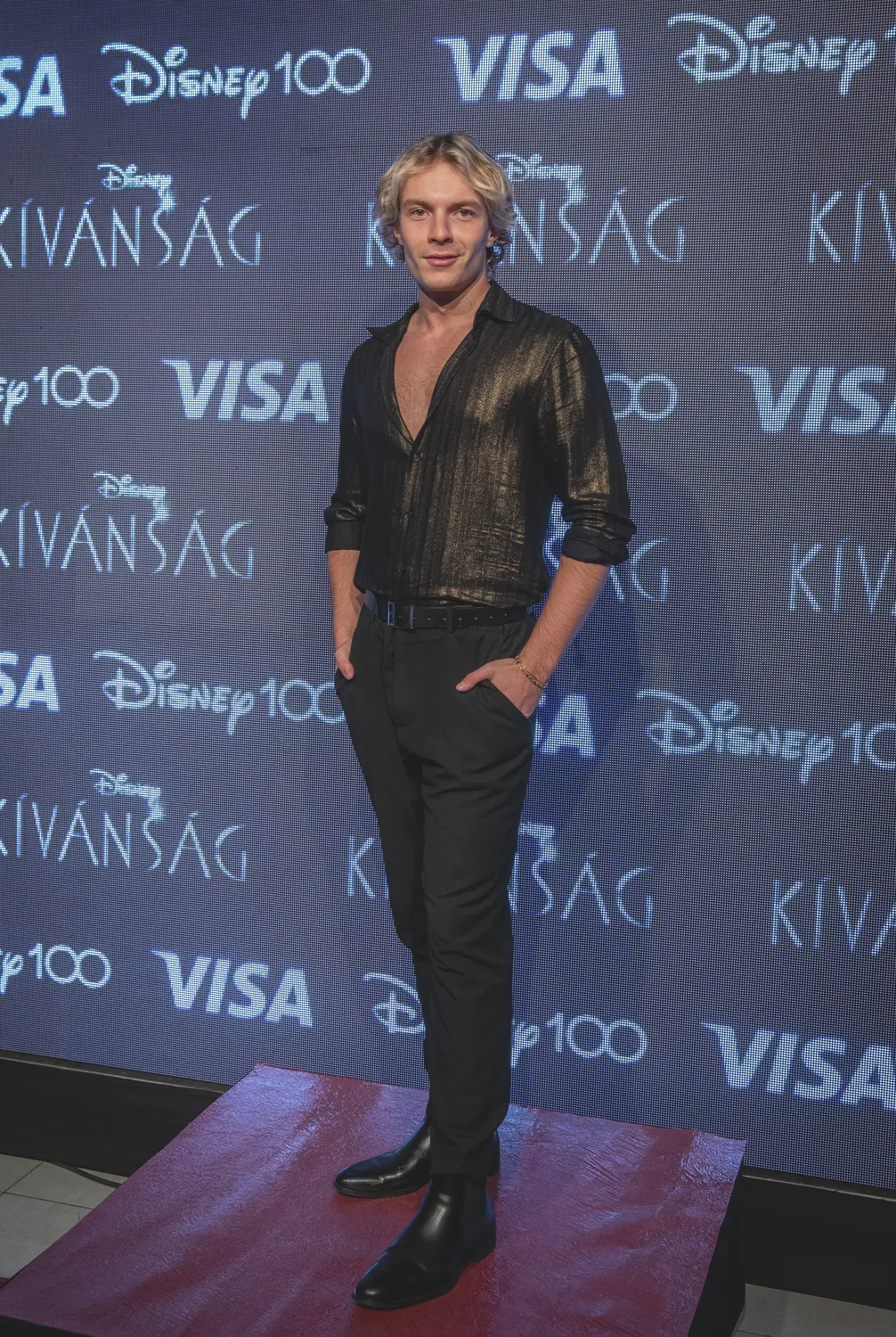 Kapi Levente előadásokat tart és a zenélés felé fordult.