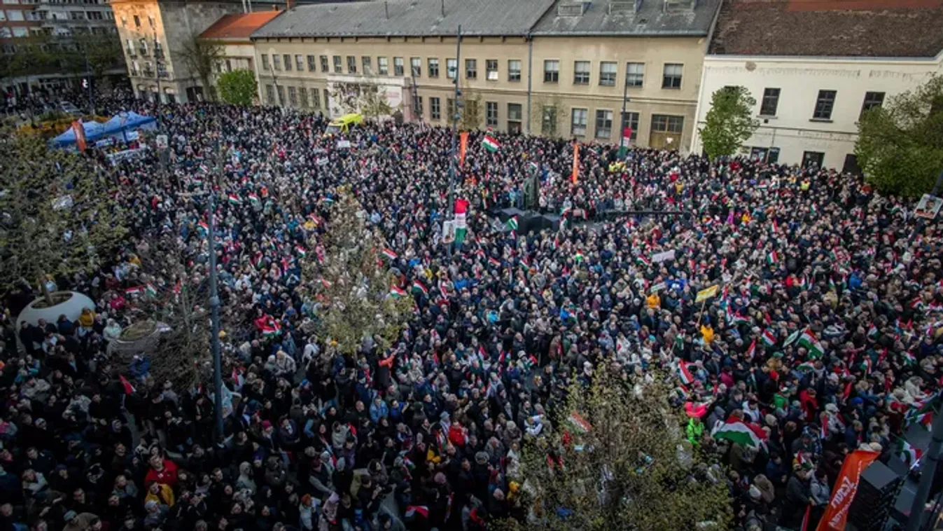 Orbán Viktor: Ameddig a szem ellát! Köszönjük, Debrecen!