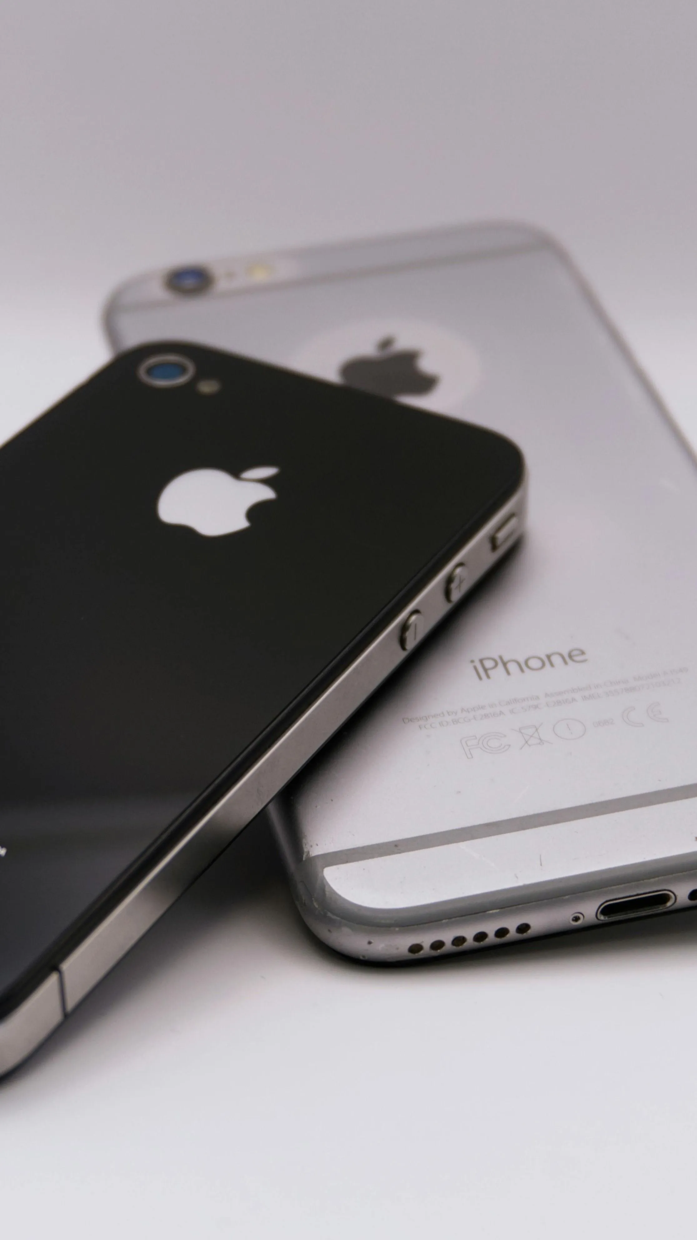 Végre megérkezik a várva várt összecsukható iPhone?
