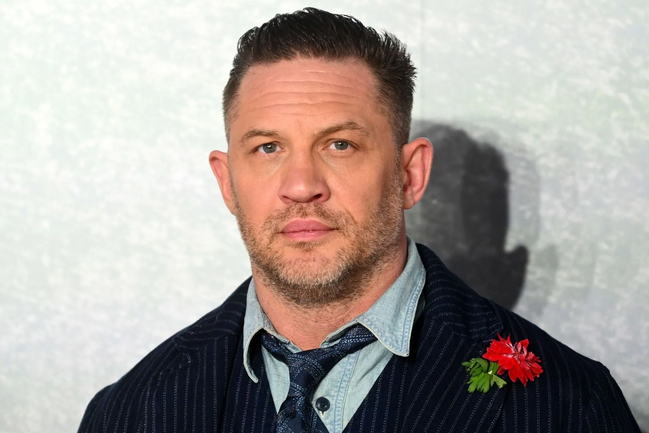 Botrány: Kirúgták Tom Hardy-t