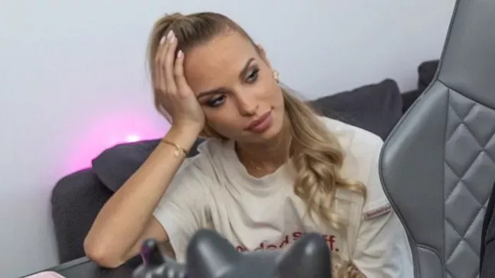 Zsigmond Angi máris bepasizott? Fotóval bukott le a szőkeség