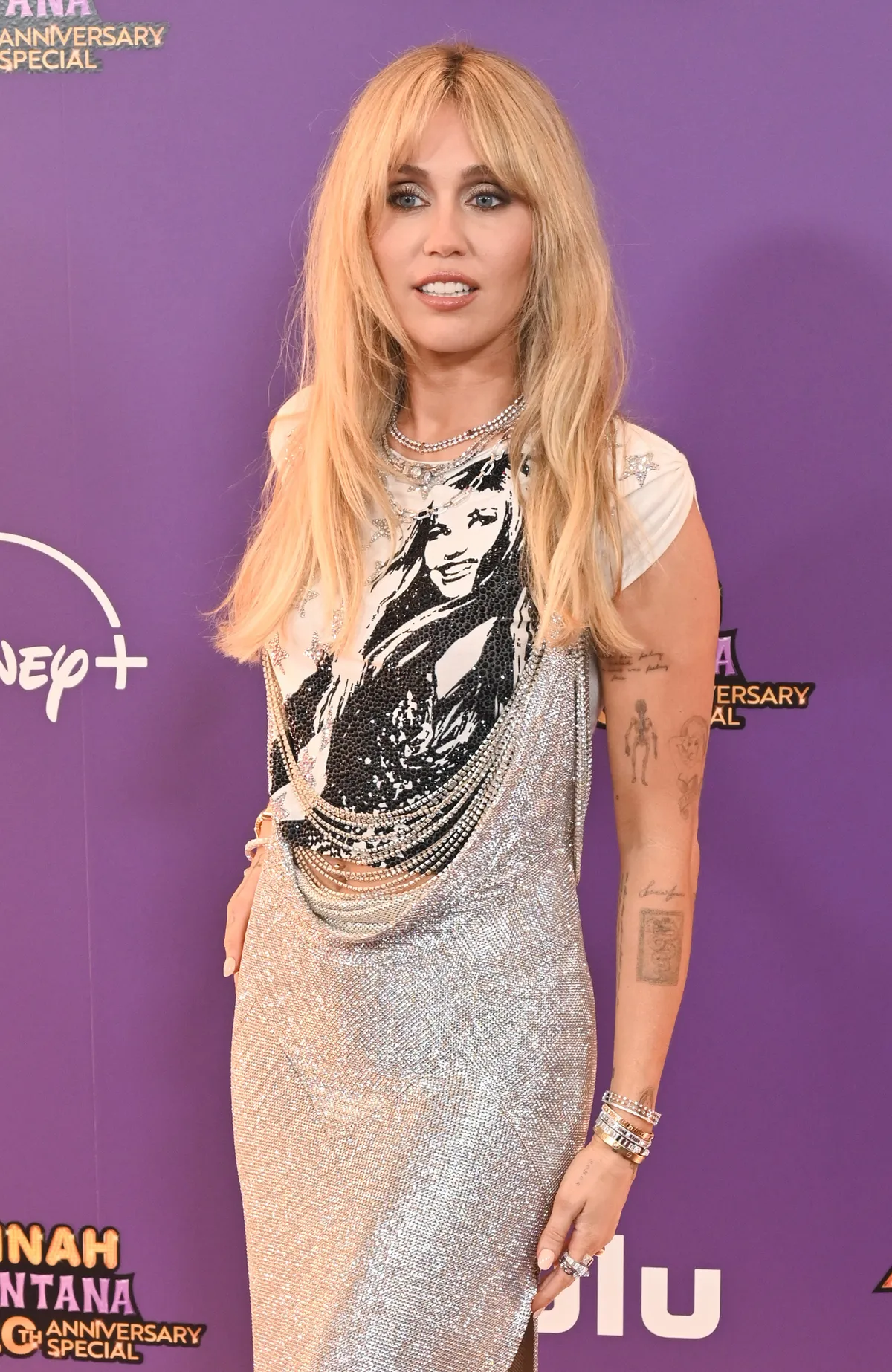 Miley Cyrus azután kapta meg a saját csillagát, hogy megünnepelte a Hannah Montana 20. évfordulóját