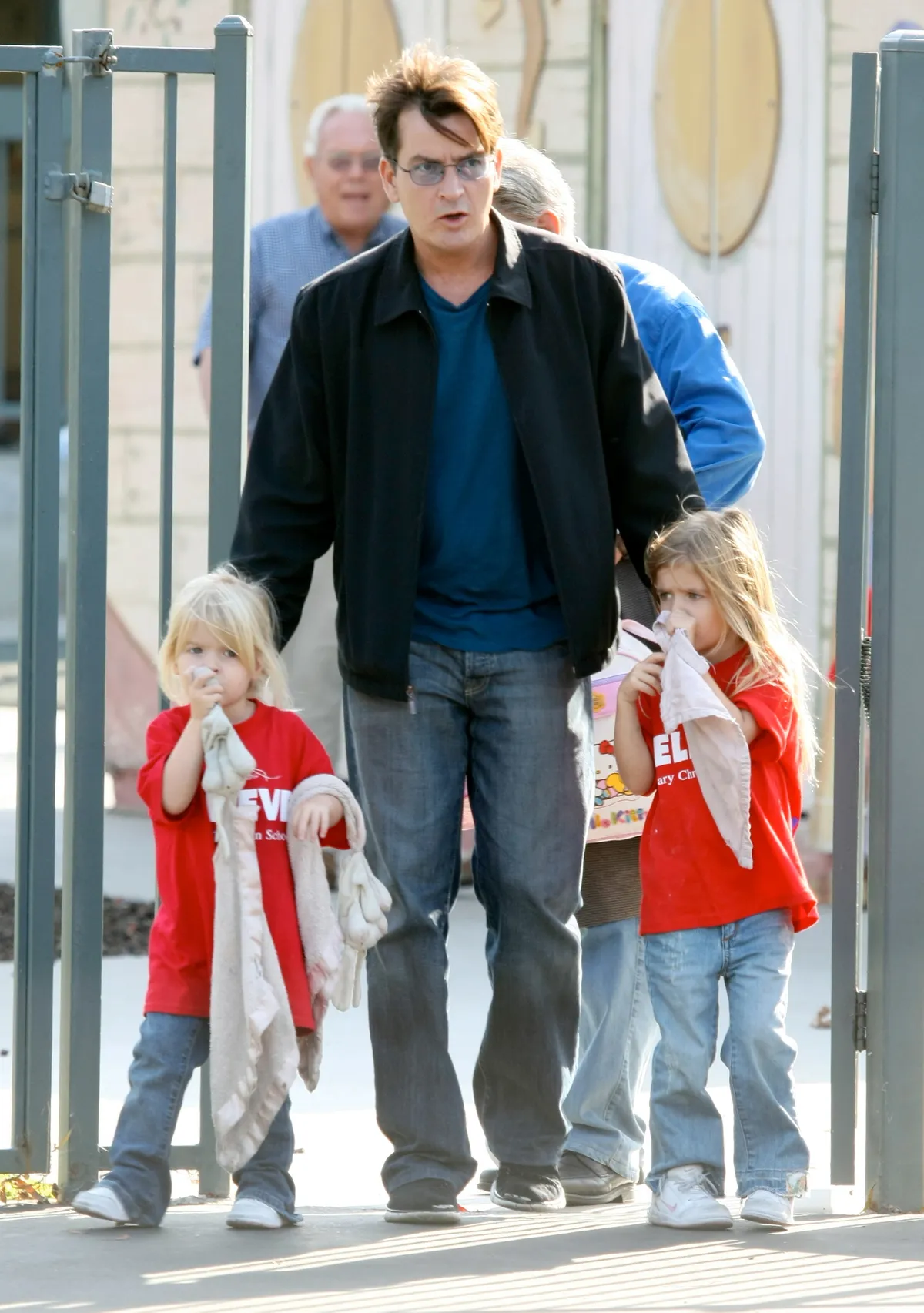EXCLUSIVE Charlie Sheen with his daughters!!!