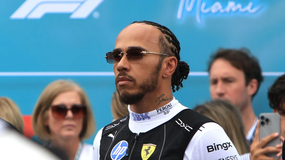 Lewis Hamilton ismét a kinézetével sokkolt