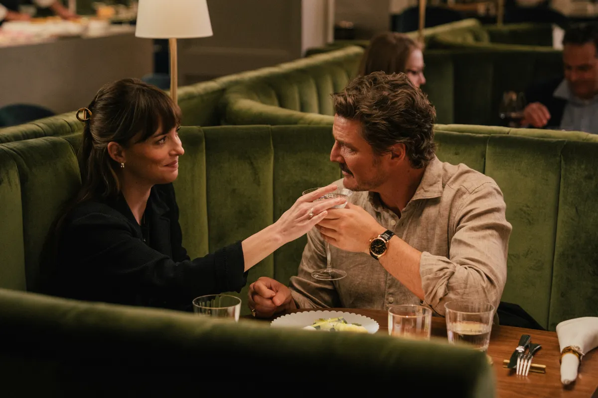 Többesélyes szerelem, Dakota Johnson és Pedro Pascal