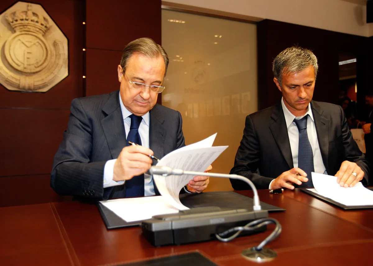 Florentino Pérez (balra) újra szerződtetné José Mourinhót a Real Madridhoz, de az edzőnek van egy sor kikötése