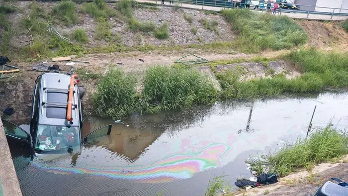 Folyóba hajtott a volán mögött szunyókáló sofőr