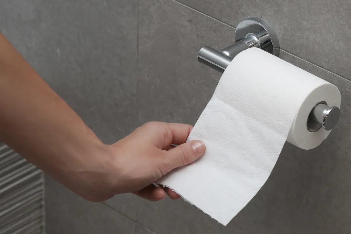 fenéktörlés helyesen puha vécépapírral