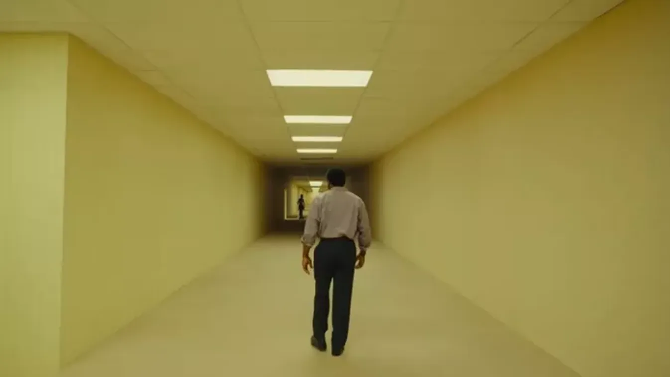 Még meg sem jelent, de már támadják: csúnya pletyka kering a Backrooms filmrendezőjéről