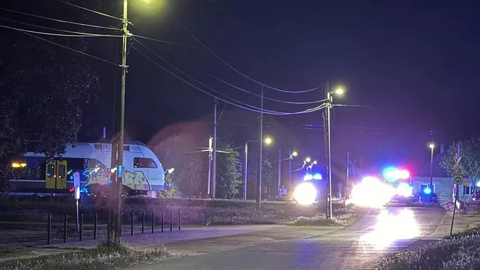 Tragédia Sülysápon: vonat tarolt le egy kocsit, hárman meghaltak