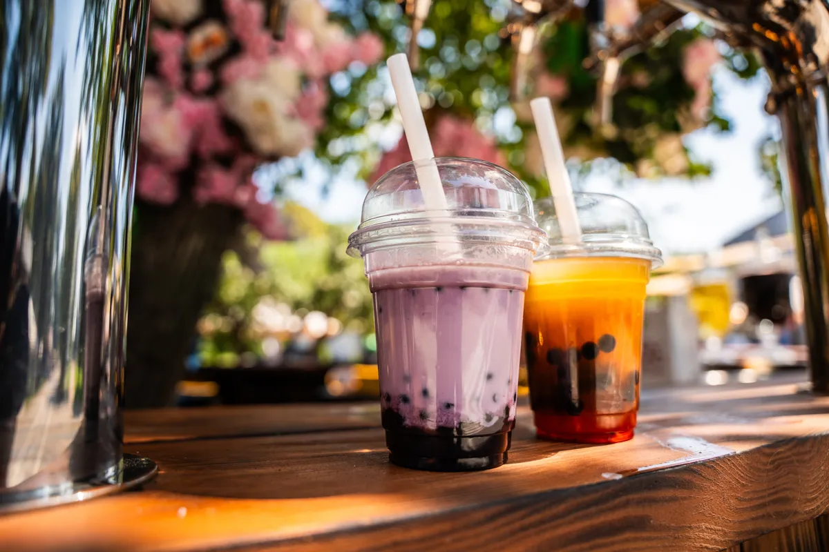 Two,Colorful,Bubble,Tea,Cups,With,White,Straws,,One,Pink