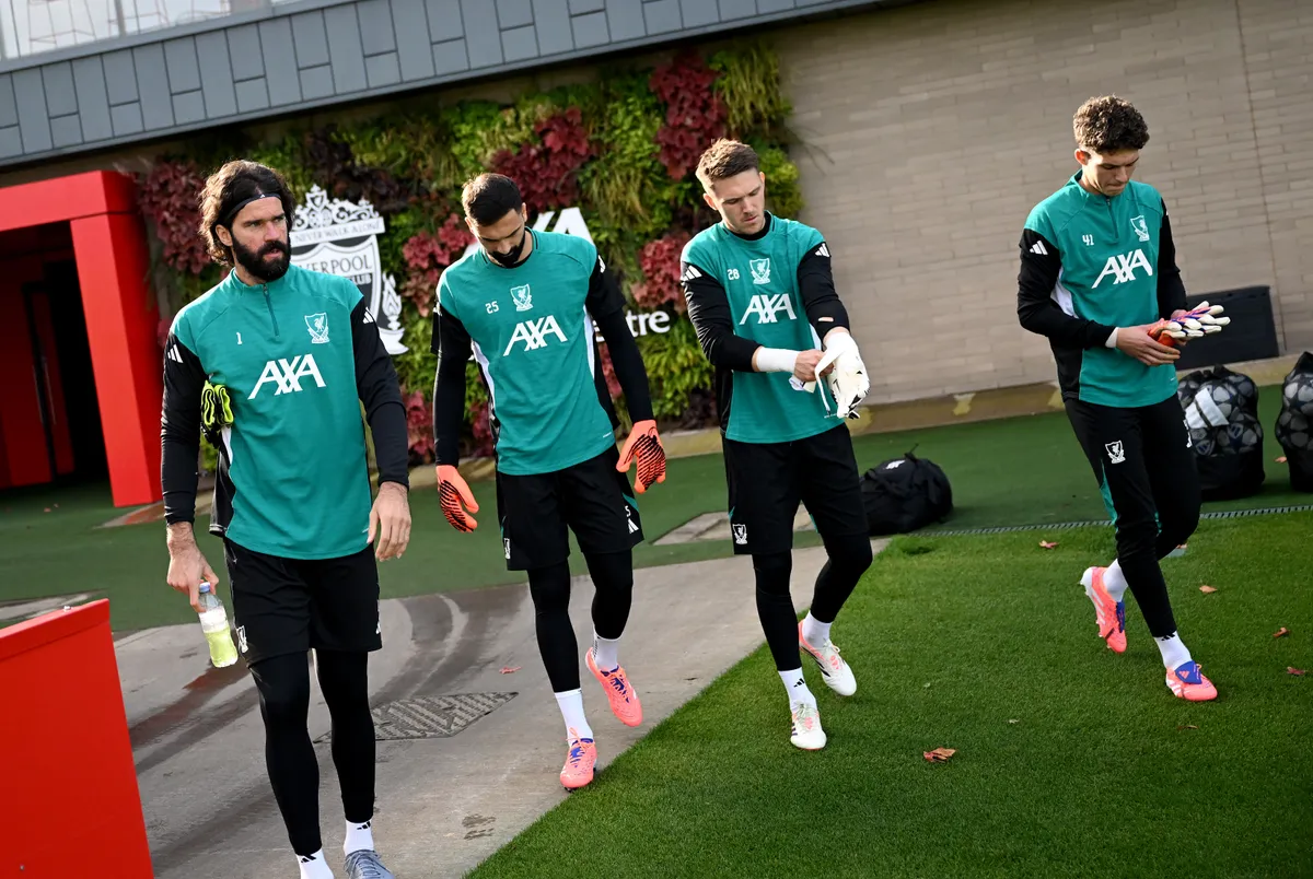 Pécsi Ármin (jobboldalt) gyakran edzett együtt a Liverpool felnőtt csapatával